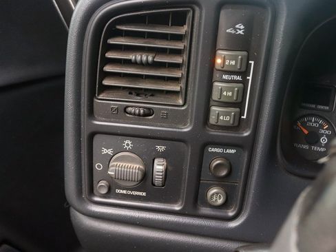 Used 2001 Chevrolet Silverado 2500 LS w/ Off-Road Skid Plate Pkg image 15