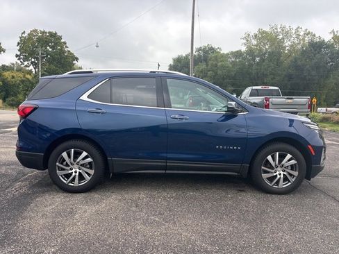 Used 2023 Chevrolet Equinox Premier image 2