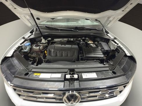 Used 2020 Volkswagen Tiguan SE w/ Panoramic Sunroof Package image 27