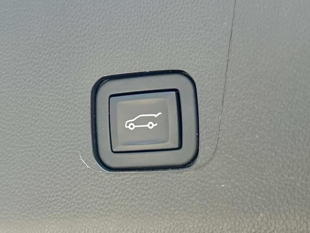 Used 2023 Chevrolet Traverse LT FWD image 14