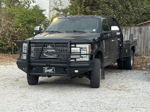 Used 2019 Ford F350 Platinum w/ Platinum Ultimate Package AWD/4WD image 3