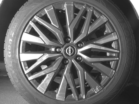 Used 2025 Nissan Altima 2.5 SV FWD image 15