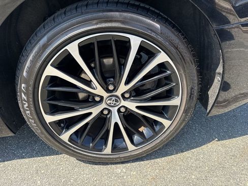 Used 2020 Toyota Camry SE image 12