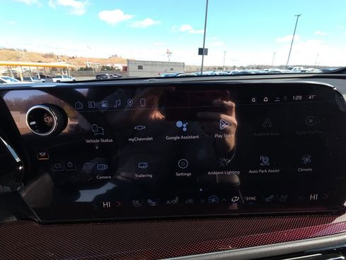 New 2026 Chevrolet Traverse RS w/ LPO, Floor Liner Package image 21