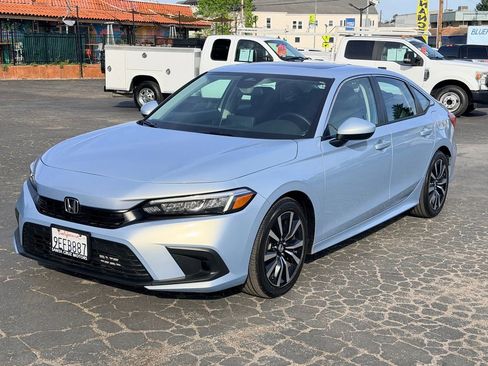 Used 2023 Honda Civic EX image 3