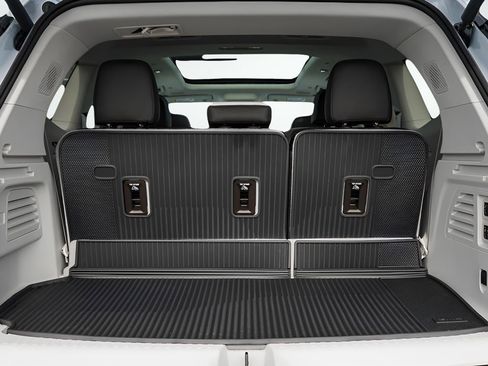 New 2026 GMC Acadia Denali w/ Super Cruise Package image 8