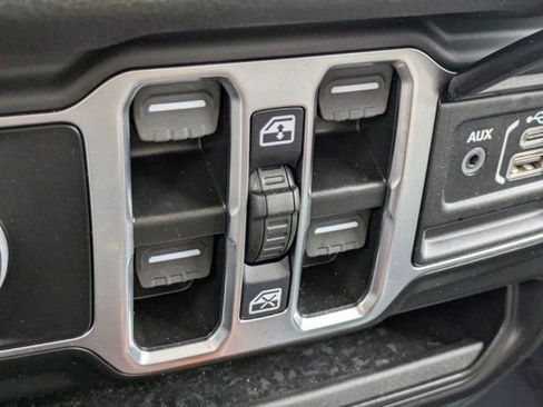 Used 2025 Jeep Gladiator Sport image 20