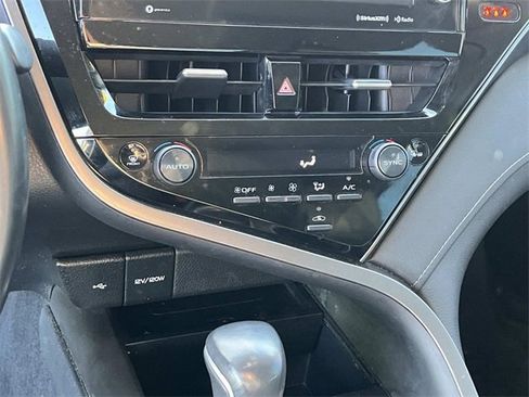 Used 2021 Toyota Camry XLE image 30