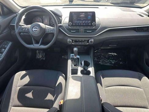 Used 2025 Nissan Altima 2.5 S FWD image 12