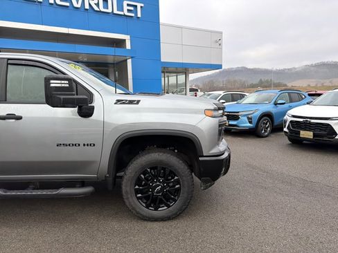 Used 2025 Chevrolet Silverado 2500 Custom w/ Custom Value Package image 2