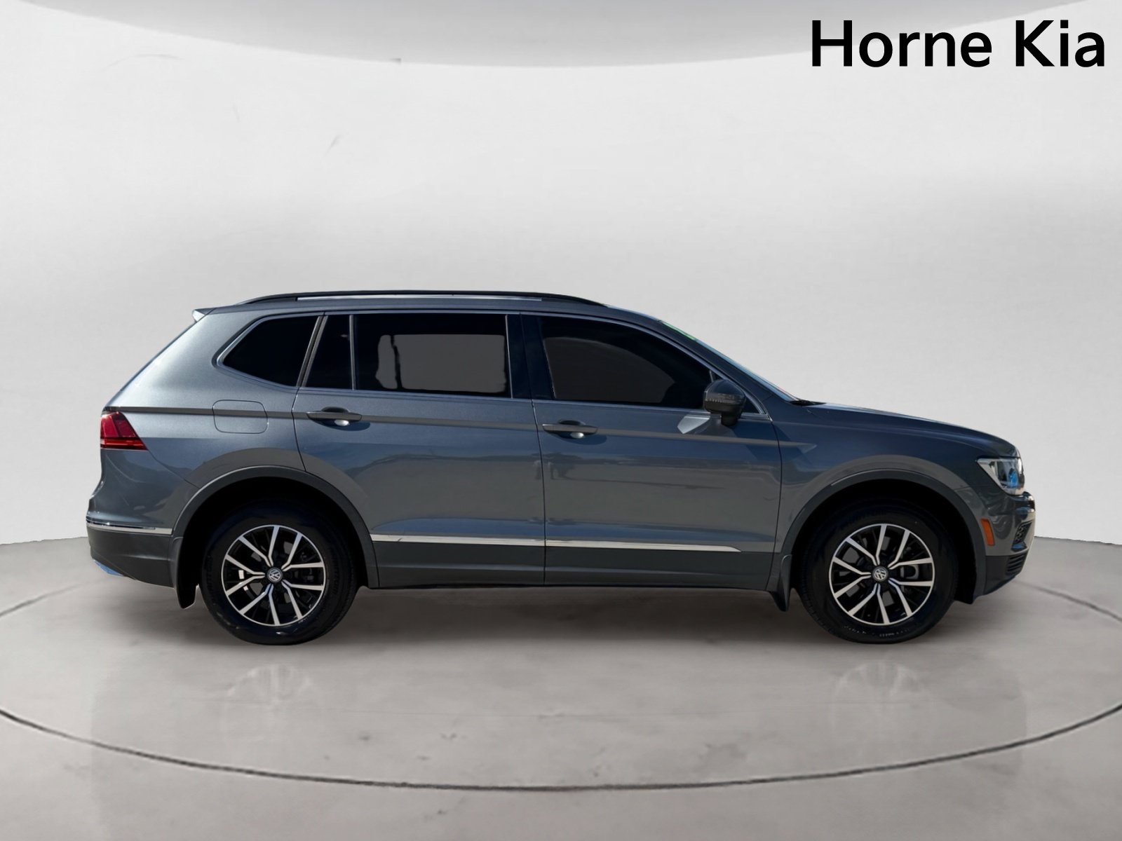 Used 2021 Volkswagen Tiguan SE FWD image 3
