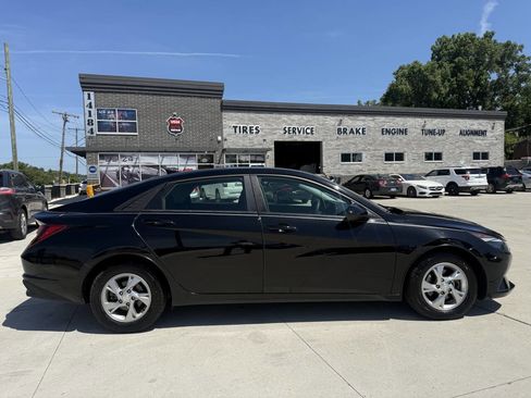 Used 2021 Hyundai Elantra SE w/ Cargo Package image 8