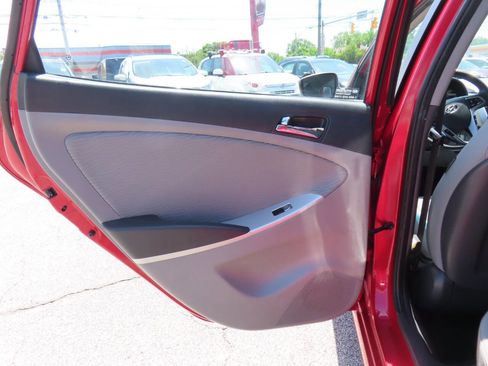 Used 2012 Hyundai Accent GLS w/ Premium Pkg 3 FWD image 9