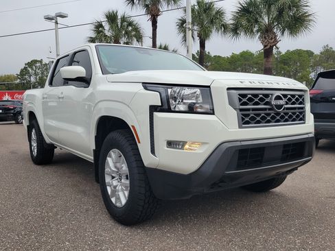 Certified 2022 Nissan Frontier SV image 2