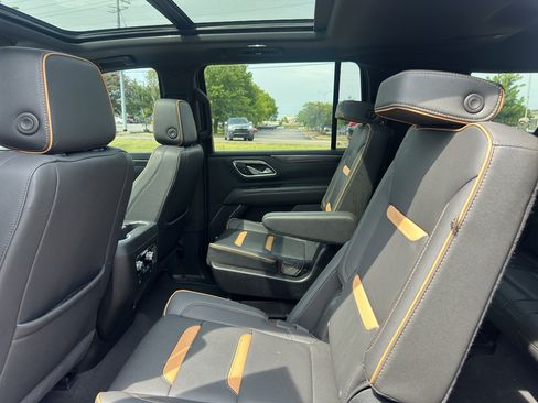 Used 2024 GMC Yukon XL AT4 w/ AT4 Premium Plus Package AWD/4WD image 17