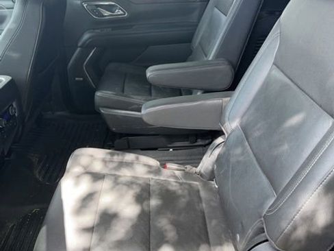 Used 2021 Chevrolet Suburban Z71 w/ Z71 Signature Package AWD/4WD image 8