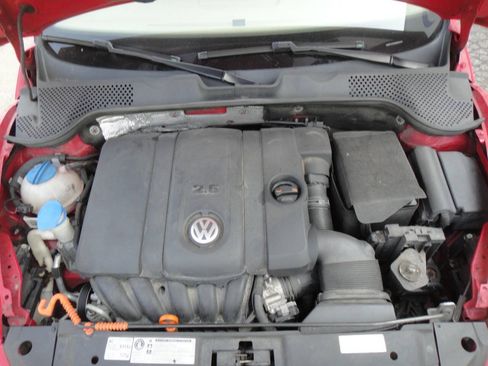Used 2013 Volkswagen Beetle 2.5 FWD image 14