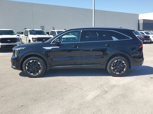 Used 2025 Kia Sorento S image 8