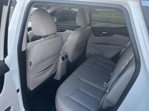 Used 2018 Nissan Rogue Sport SL FWD image 13