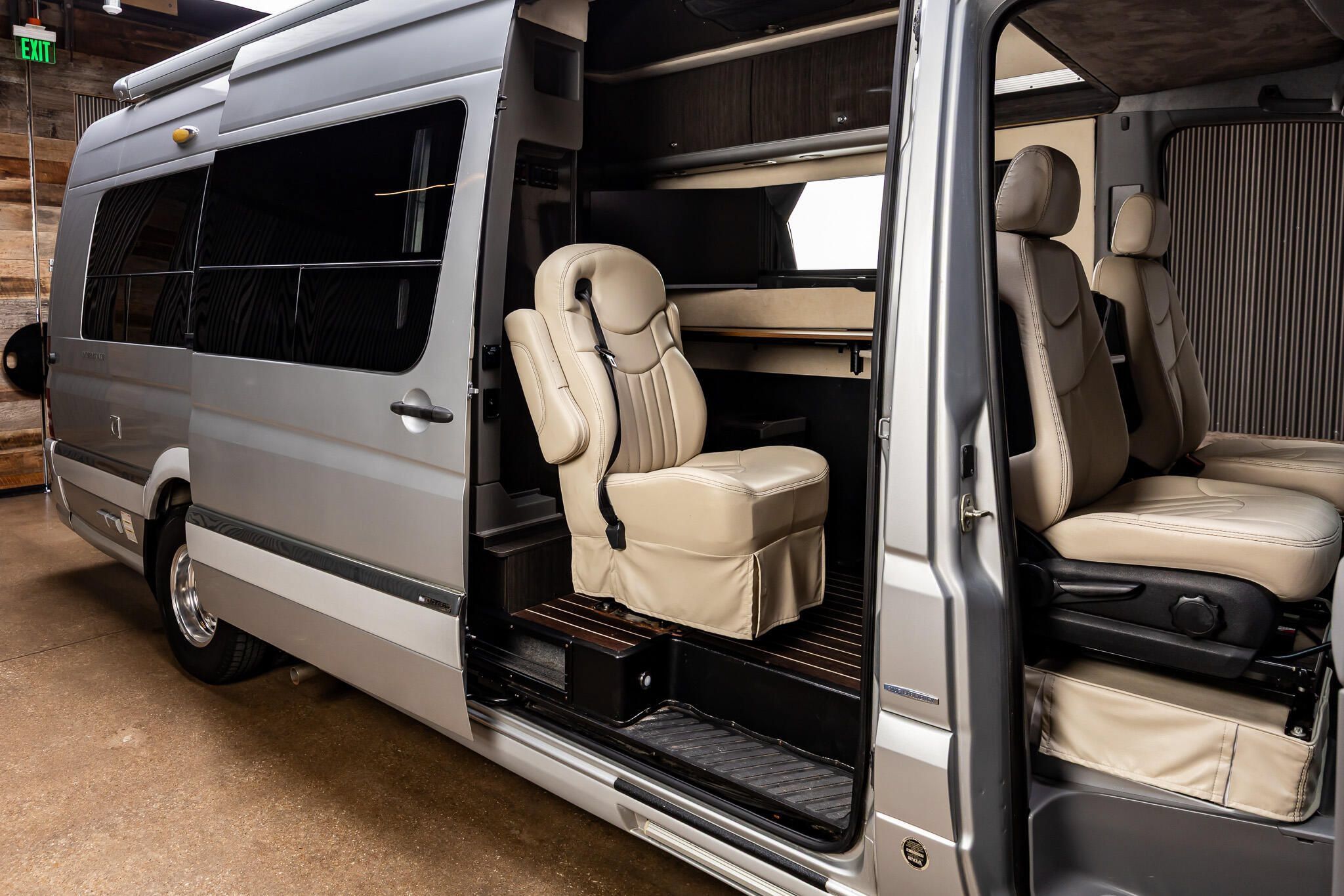 Used 2015 Mercedes-Benz Sprinter 3500 image 47