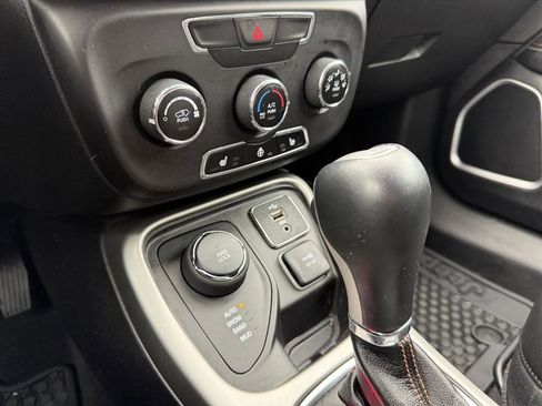 Used 2018 Jeep Compass Latitude w/ Cold Weather Group image 23