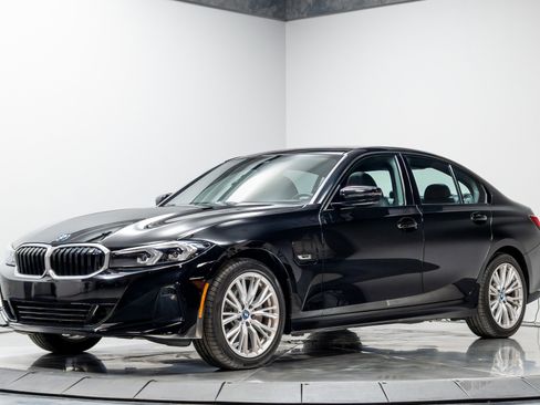 Used 2023 BMW 330e xDrive w/ Convenience Package AWD/4WD image 2