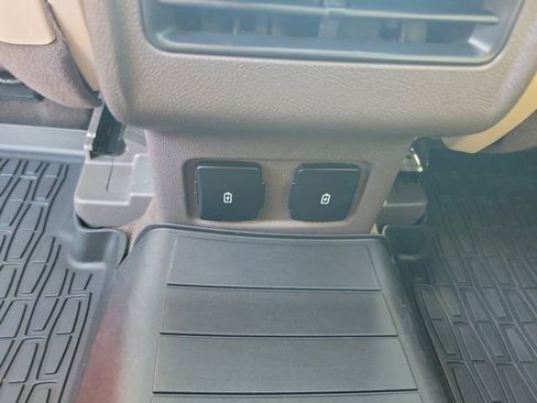 Certified 2023 Lincoln Corsair Standard w/ Equipment Group 101A image 17