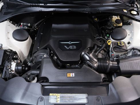 Used 2005 Ford Thunderbird 50th Anniversary RWD image 3