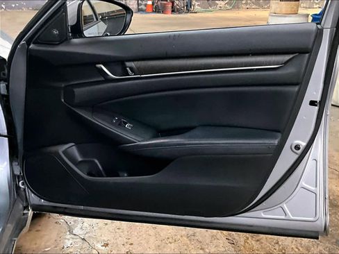 Used 2018 Honda Accord EX-L image 25