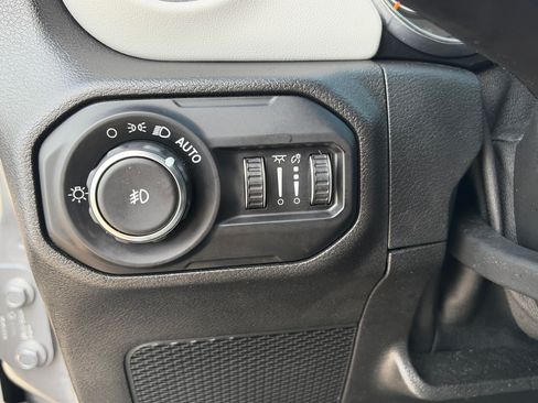 Used 2021 Jeep Wrangler Unlimited Sahara AWD/4WD image 13