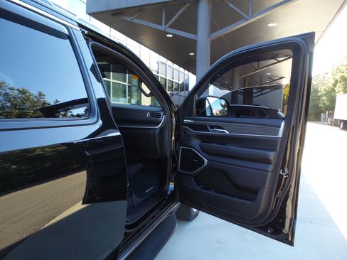 Used 2022 Jeep Wagoneer Series II image 38