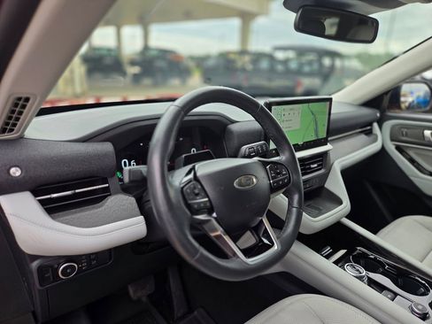 Used 2025 Ford Explorer Platinum w/ Ultimate Package RWD image 18