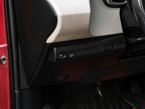 Used 2020 Toyota Corolla XLE image 29