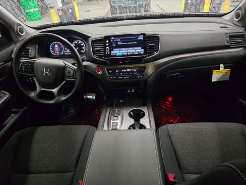 Used 2025 Honda Ridgeline Sport image 39