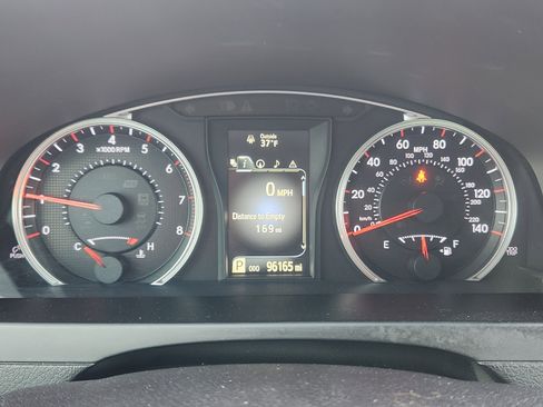 Used 2016 Toyota Camry SE image 8