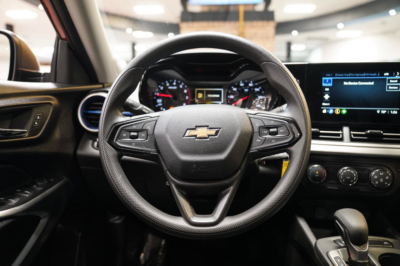 Used 2026 Chevrolet Trax LS FWD image 35