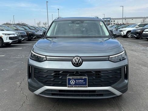 Certified 2025 Volkswagen Tiguan SE w/ Panoramic Sunroof Package AWD/4WD image 2