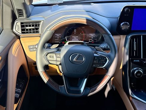 New 2025 Lexus LX 700h Luxury image 28