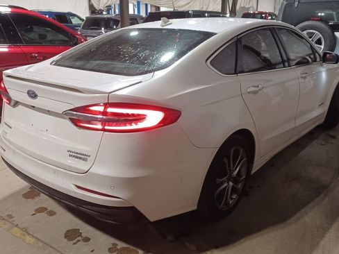 Used 2019 Ford Fusion Titanium image 2