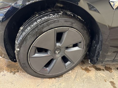 Used 2019 Tesla Model 3 Standard Range Plus image 4