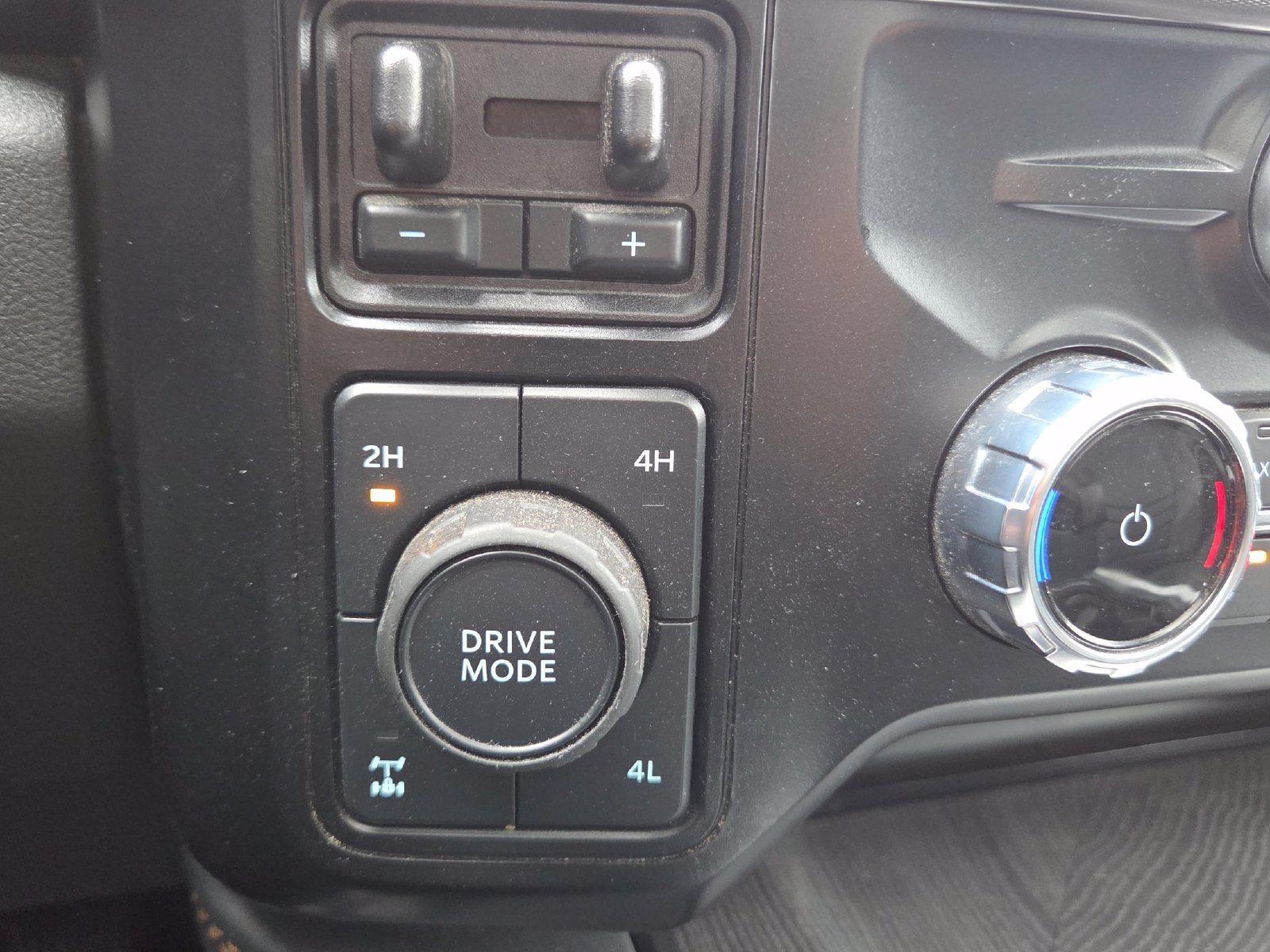 Used 2024 Ford F350 Platinum w/ FX4 Off-Road Package AWD/4WD image 15