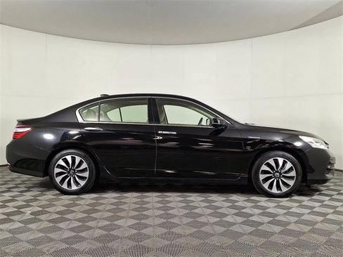Used 2017 Honda Accord Touring image 10