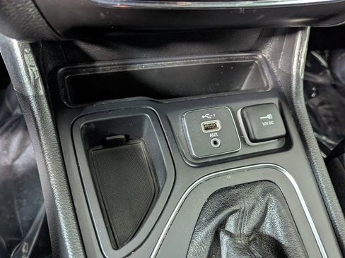 Used 2021 Jeep Cherokee Latitude Lux w/ Comfort/Convenience Group image 23