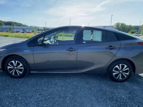 Certified 2018 Toyota Prius Prime Plus FWD image 5