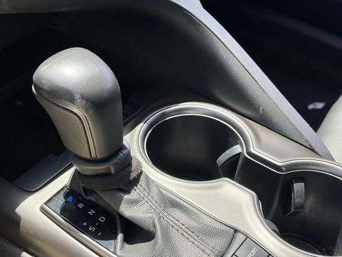 Used 2022 Toyota Camry SE w/ Carpet Mat Package (TMS) FWD image 7