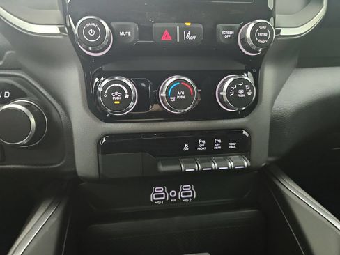 New 2026 RAM 1500 4x4 Crew Cab image 25