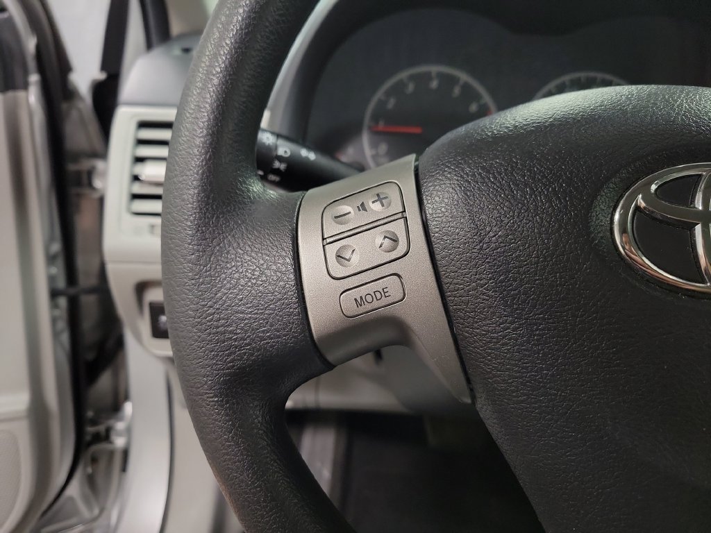 Used 2013 Toyota Corolla LE FWD image 21