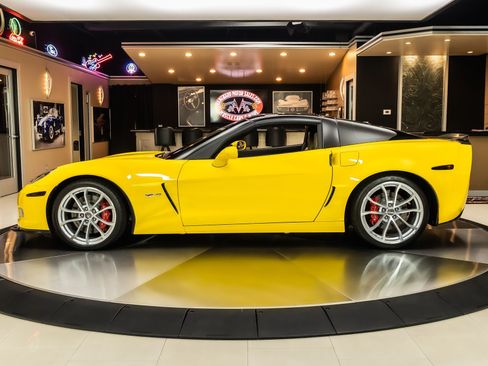 Used 2013 Chevrolet Corvette Z06 w/ 2LZ Preferred Equipment Group RWD image 18