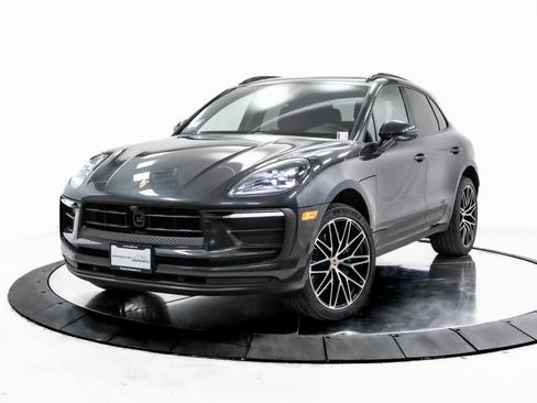 Used 2025 Porsche Macan image 1