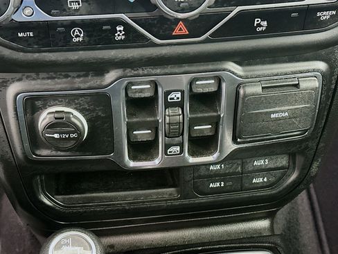 Used 2021 Jeep Wrangler Sport S image 25